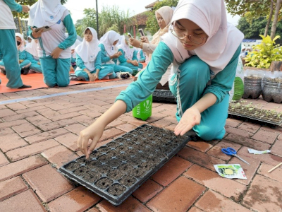 Rayakan Hari Pendidikan Nasional, East West Seed Indonesia Gelar Edukasi Mudahnya Bercocok Tanam bagi Generasi Masa Depan Bangsa